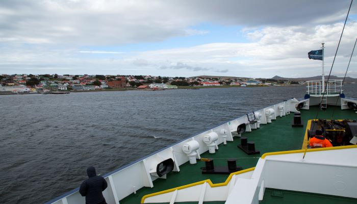 Plancius als eerste expeditieschip terug in Falkland eilanden