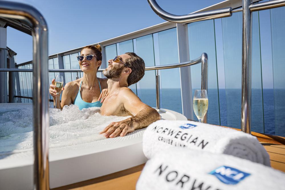 Norwegian Cruise Line past Latitudes Rewards aan