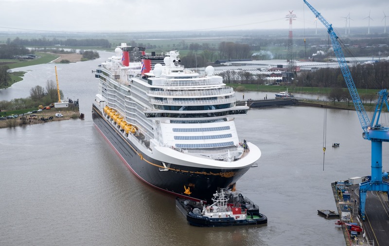 Video’s: Disney Wish op weg naar Nederlandse Eemshaven