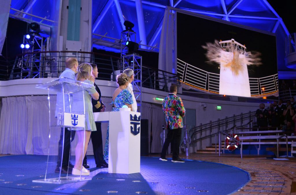 Grootste cruiseschip ter wereld Wonder of the Seas gedoopt