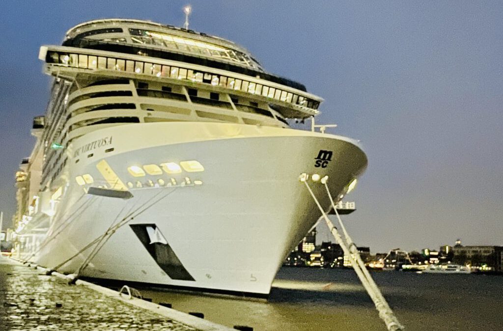 Foto’s: Cruisejaar 2023 in Rotterdam gestart met aankomst MSC Virtuosa