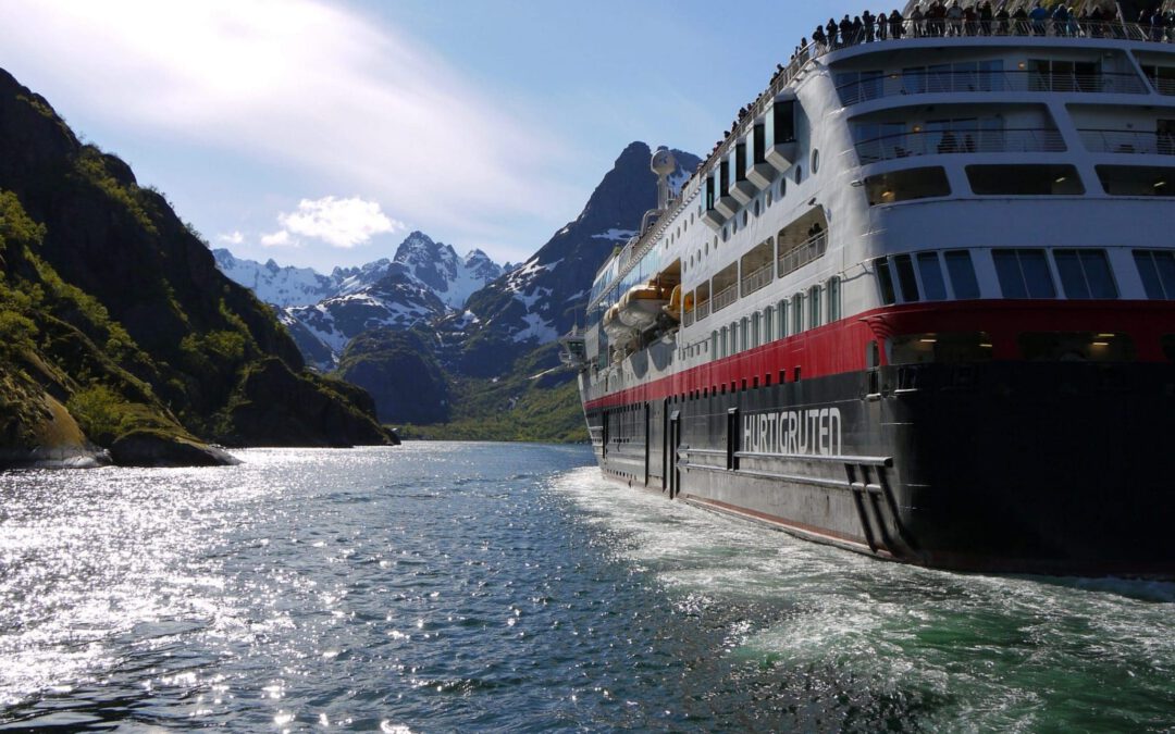Hurtigruten gaat in 2024 vanuit IJmuiden naar Noordkaap varen